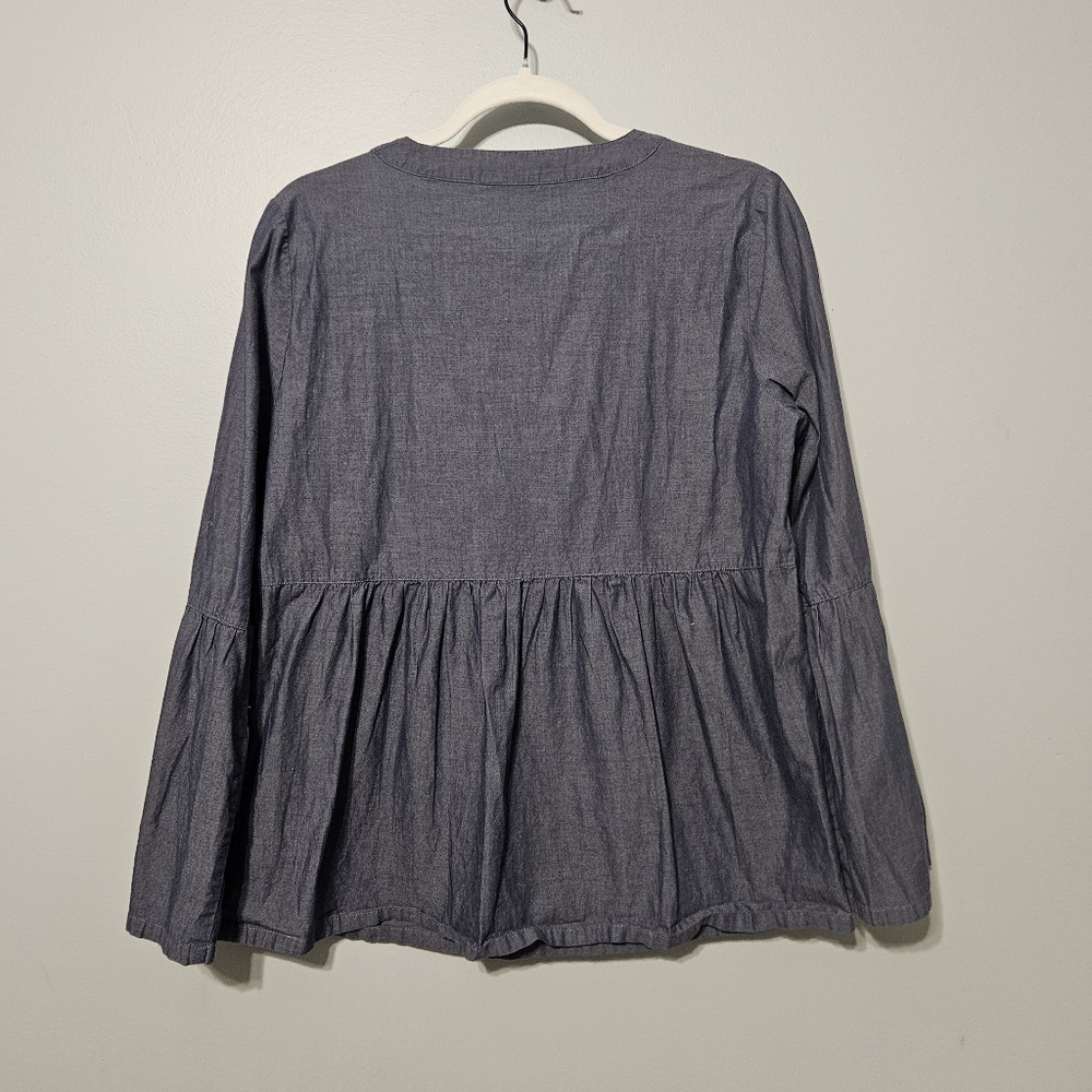 Chic Chambray V-Neck Blouse - Picture 6 of 8